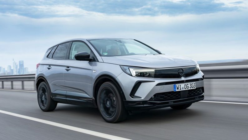 Opel Grandland Hybrid, più piacere di guida, meno emissioni
