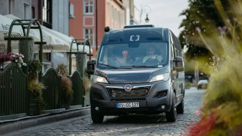 Opel Movano si trasforma in camper con Crosscamp