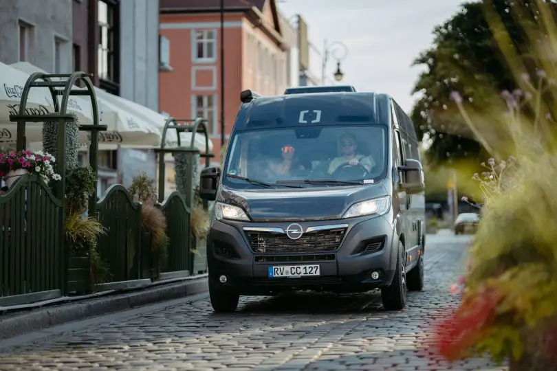 Opel Movano si trasforma in camper con Crosscamp