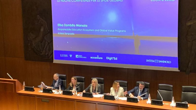Intesa Sanpaolo, le nuove competenze leve per le aziende del futuro