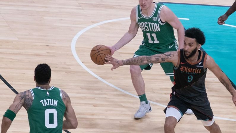 Boston e Denver non si fermano, prosegue la rimonta di Houston