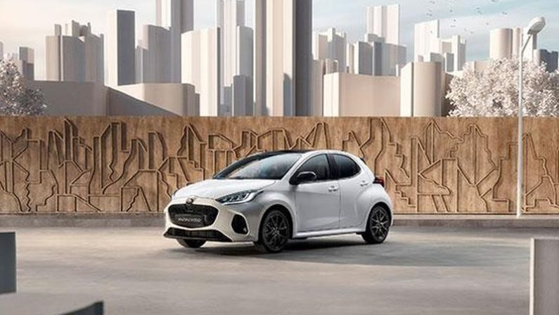 Jan Bajtlik reimmagina la città con la Mazda2 Hybrid