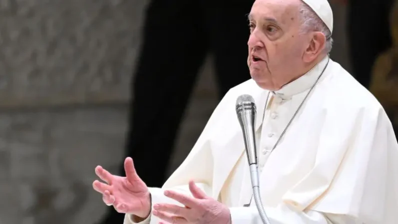 Papa “Preghiamo per la pace in Ucraina, Israele e Palestina”