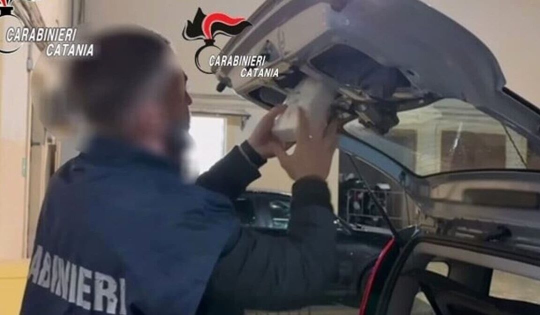 Dalla Calabria a Catania con 300mila euro di droga in auto
