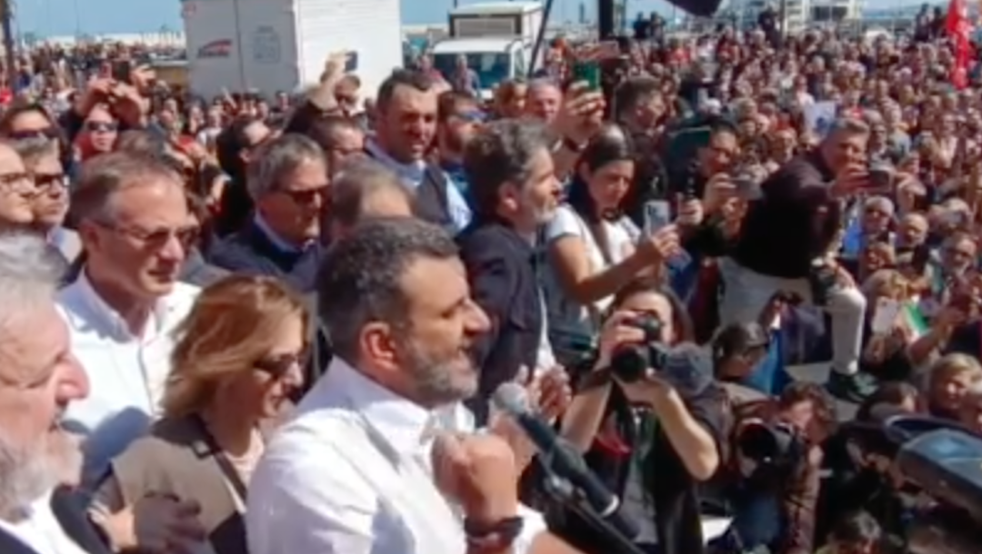 Il sindaco Decaro alla manifestazione "Giù le mani da Bari"