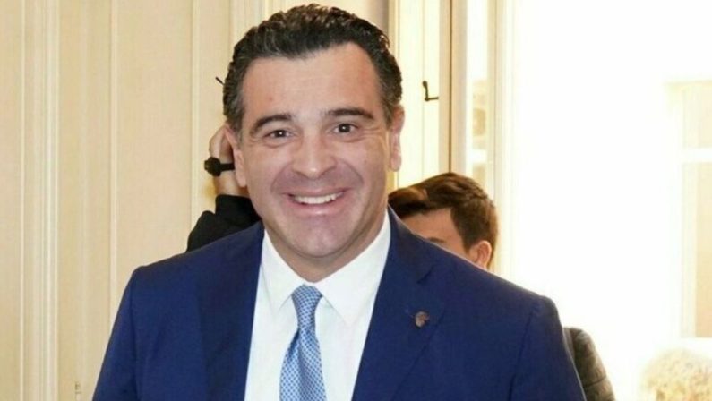 Il sindaco di Avellino, Gianluca Festa, dà le dimissioni, è indagato