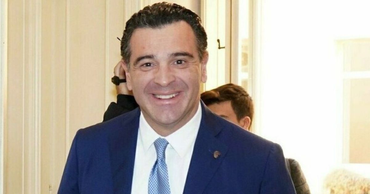 Il sindaco di Avellino, Gianluca Festa, dà le dimissioni, è indagato