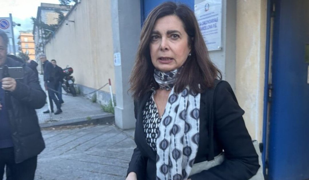 Laura Boldrini all'uscita del carcere
