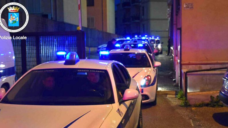 Traffico illecito di rifiuti a Reggio, 10 indagati