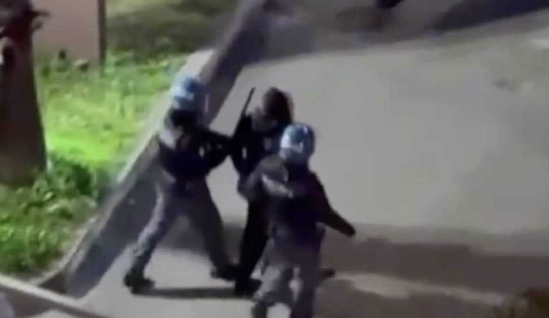 Le forze dell'ordine fermano uno dei protagonisti degli scontri