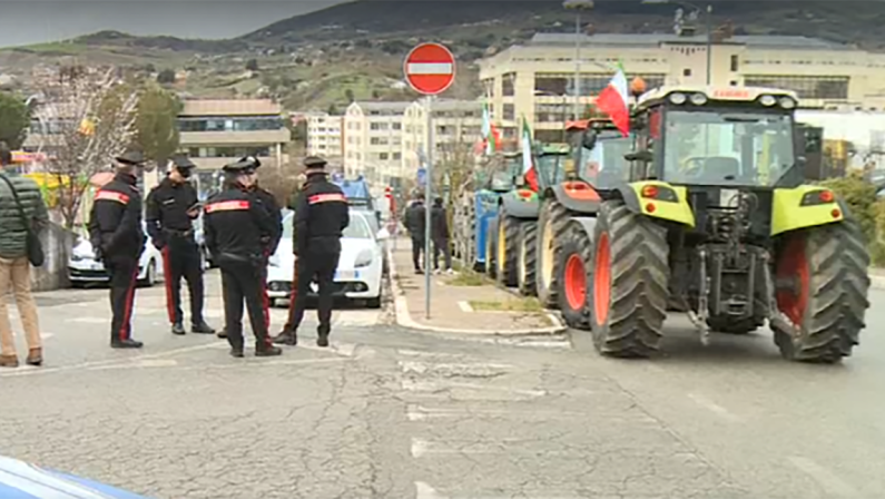 Riecco i trattori, presidio degli agricoltori alla Regione