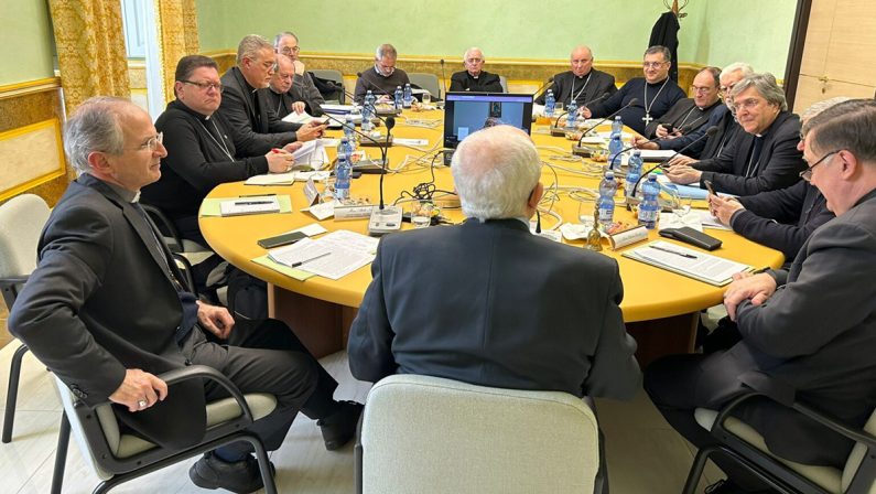 I vescovi dopo l'intimidazione a Nostro: «Non ci fermeremo»