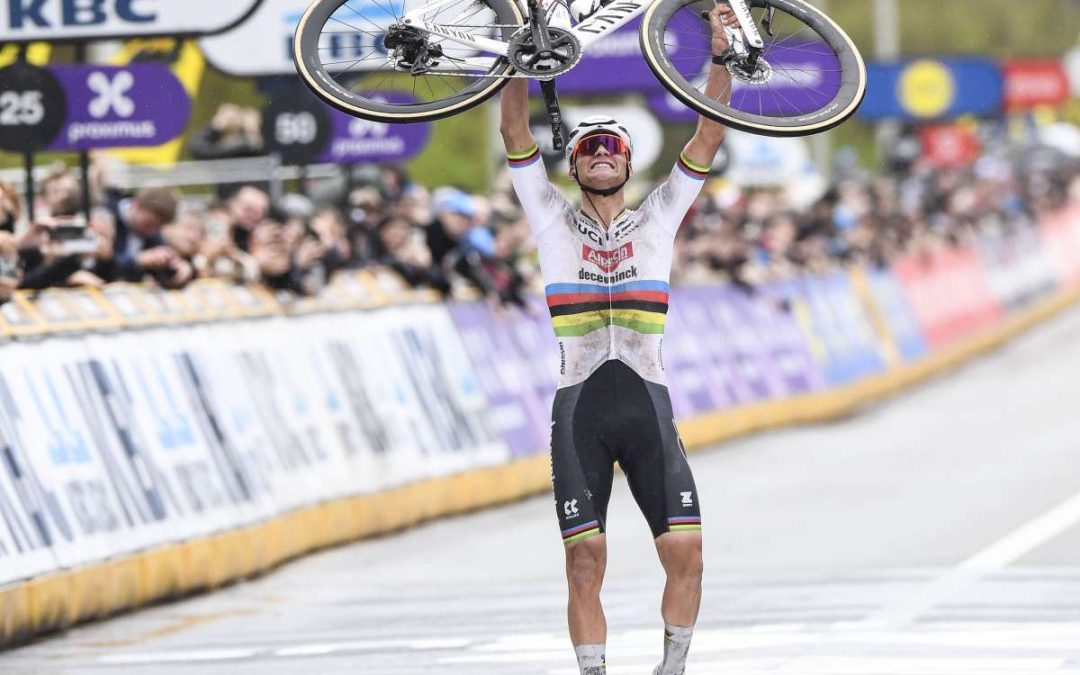 Van der Poel fa tris al Giro delle Fiandre, Mozzato secondo