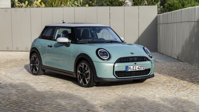 Nuova Mini Cooper S Classic, prestazioni sportive