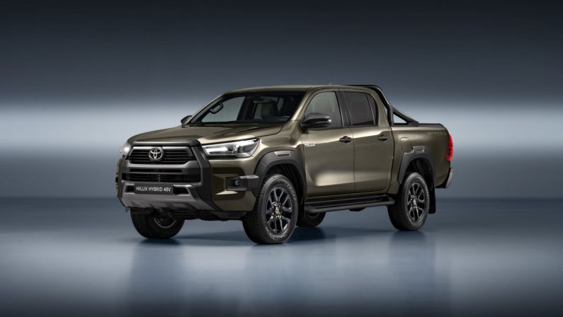 Toyota apre gli ordini della gamma Hilux 2024