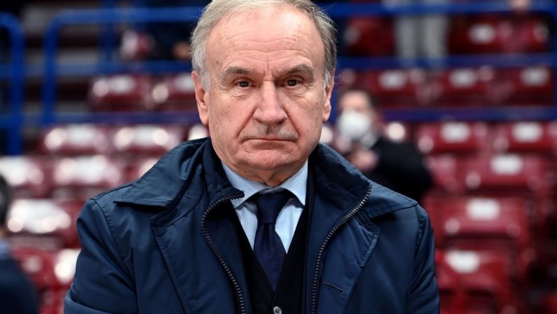 Incidente d’auto per Petrucci, fratture ma è cosciente