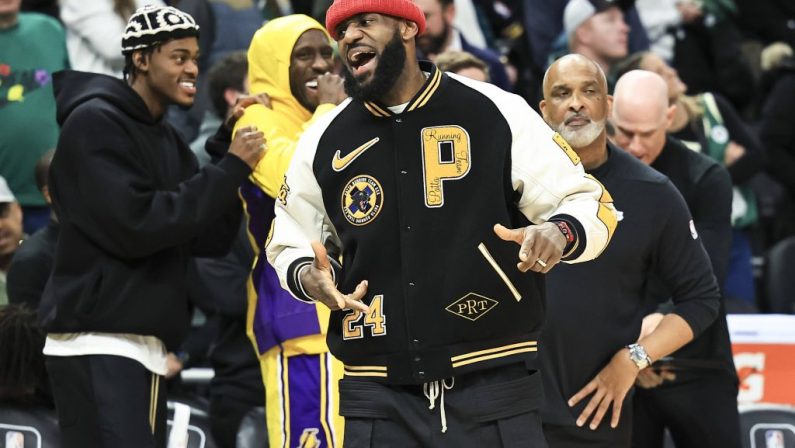 Los Angeles supera Cleveland, Denver torna al comando a Ovest