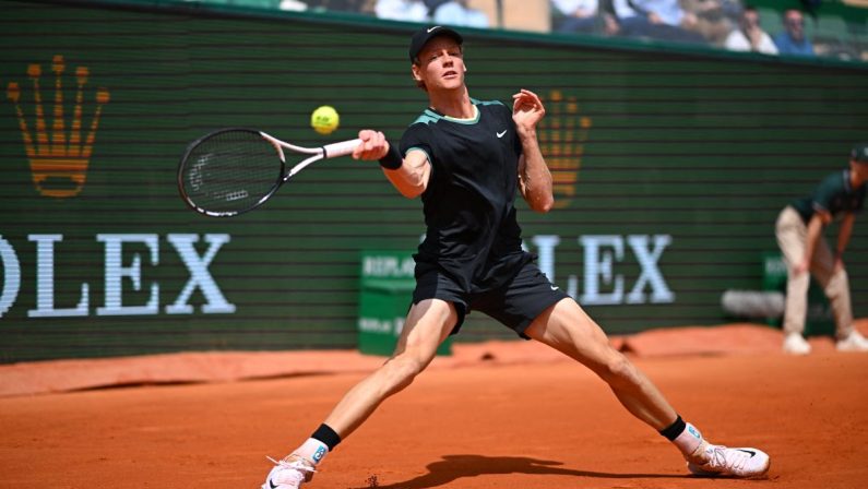 Sinner vola ai quarti di finale a Montecarlo