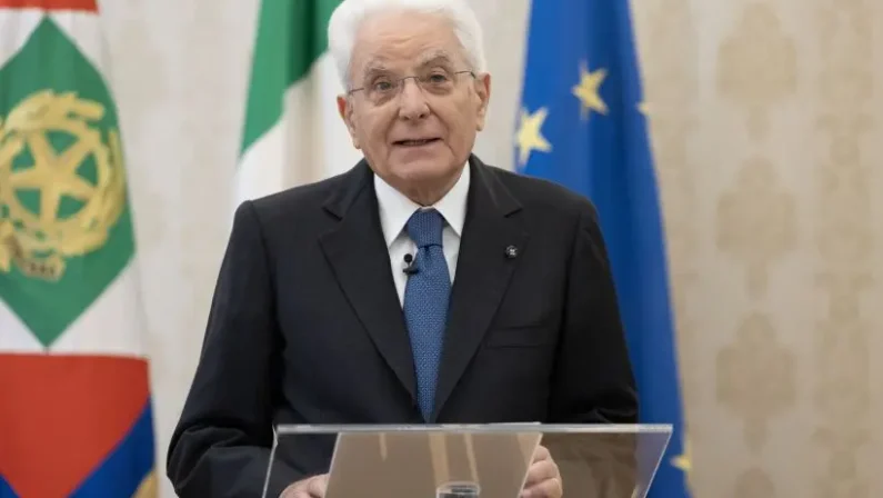 Mattarella “Urgente creare una difesa unica europea”