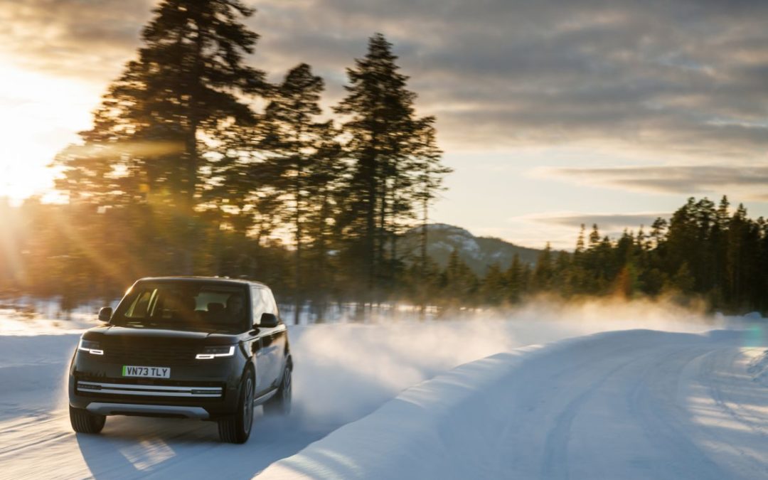 Range Rover, test a temperature estreme per la full electric
