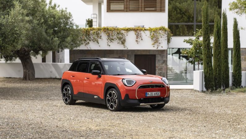 Debutta Aceman, il primo crossover del marchio Mini