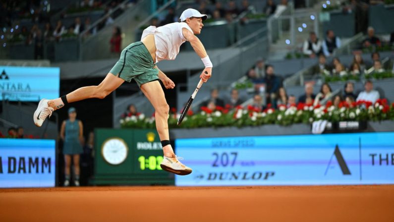 Sinner piega Khachanov e vola nei quarti a Madrid