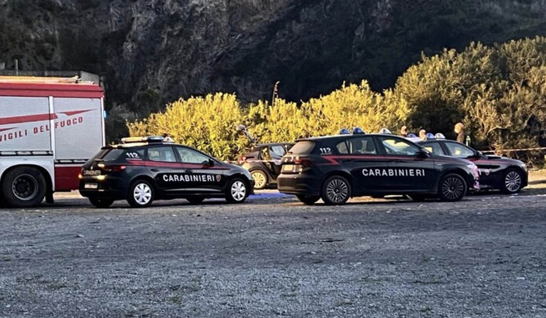 Giallo a San Nicola Arcella, cadavere in auto sulla spiaggia