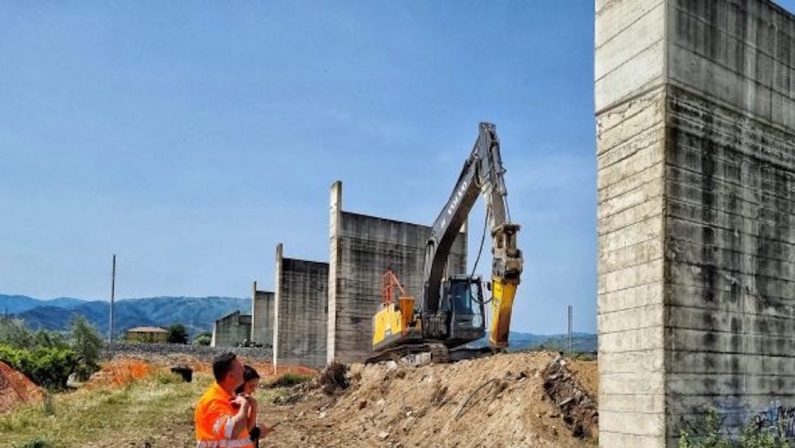 Corigliano-Rossano, al via la demolizione del ponte di Insiti sulla Sp 195