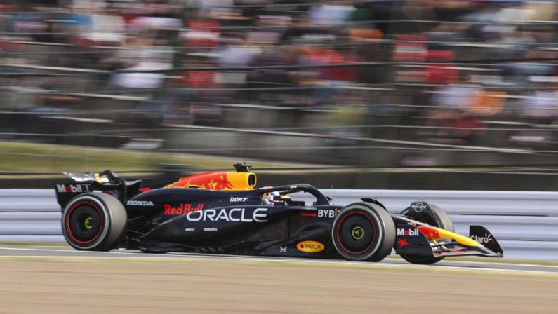 Formula 1, Verstappen vince il Gp del Giappone davanti a Perez, Sainz e Leclerc