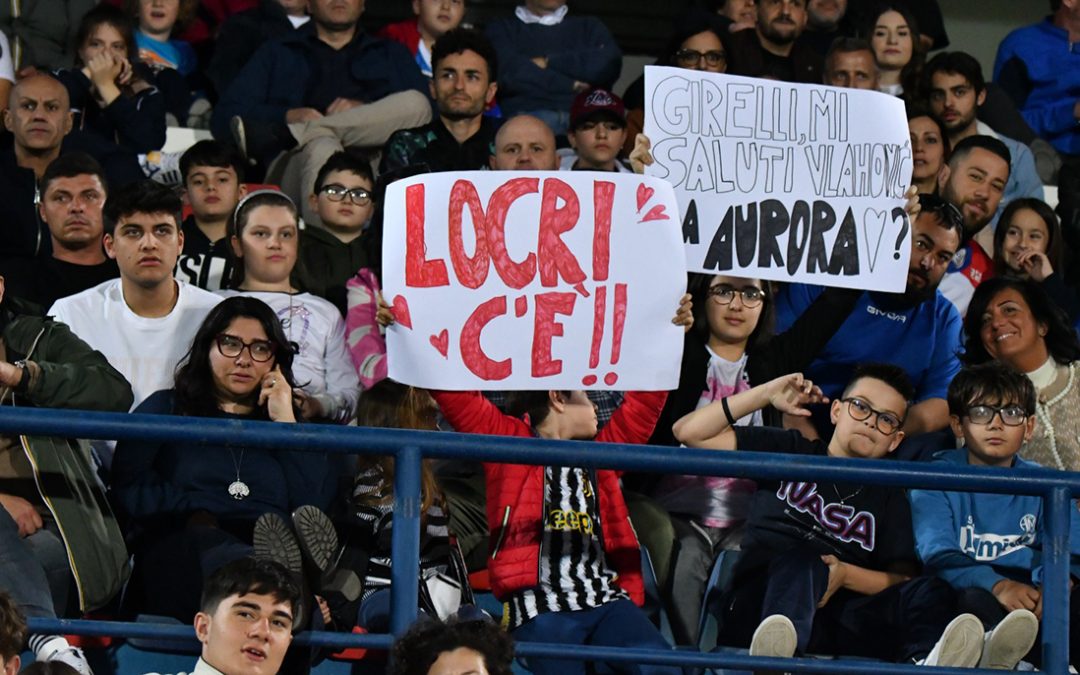 La Nazionale femminile a Cosenza, un tifo senza distinzioni
