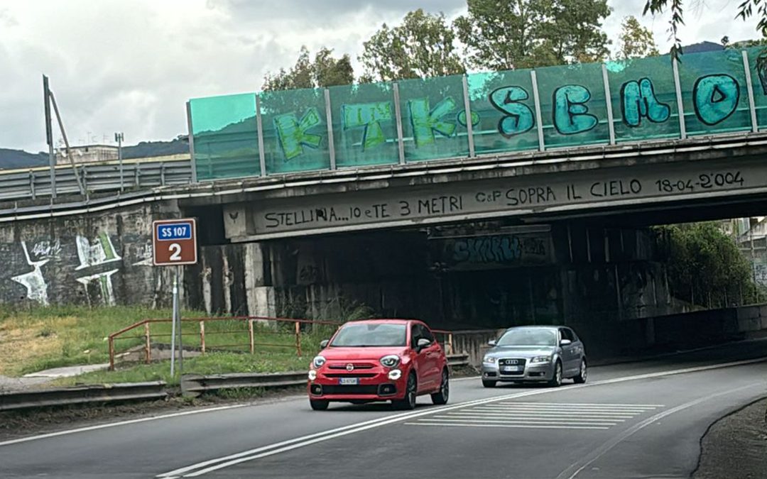 La scritta d'amore sul muro di Rende