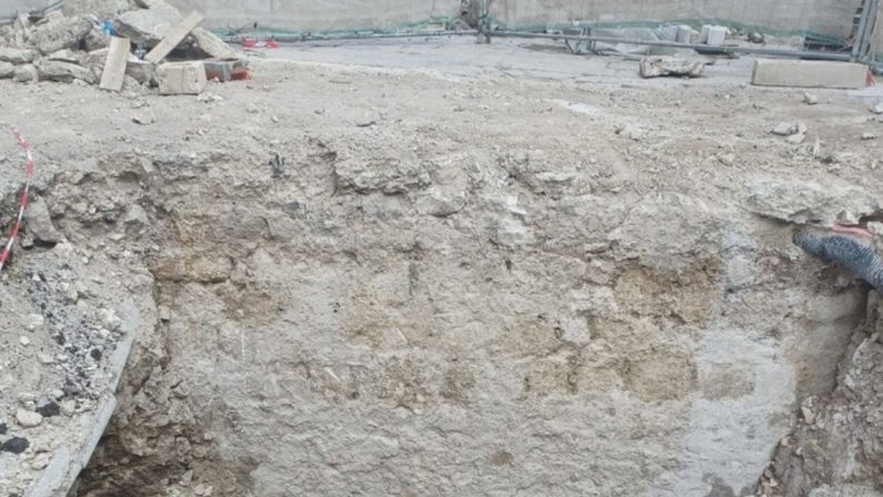 Vieste, antiche mura emergono da scavi per lavori pubblici