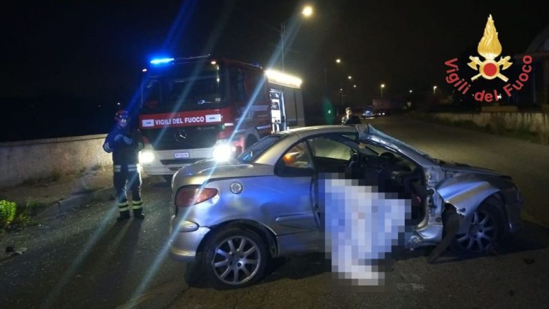 Catanzaro: in auto contro il lampione, morto un 42enne