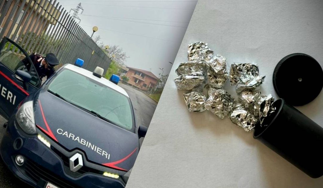 I Carabinieri San Calogero che hanno arrestato il pusher