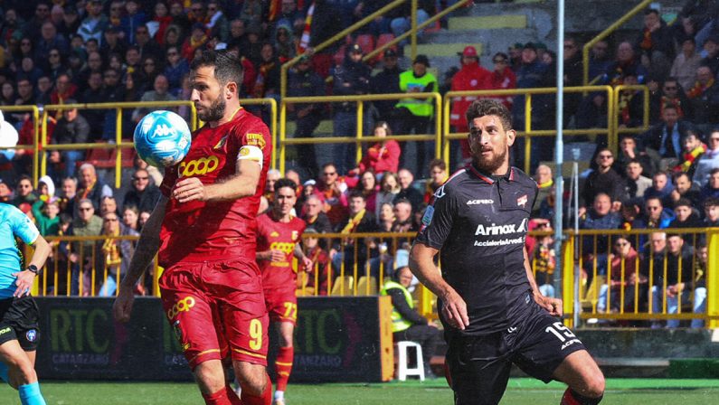Serie B, tra Catanzaro e Cremonese un pari senza emozioni