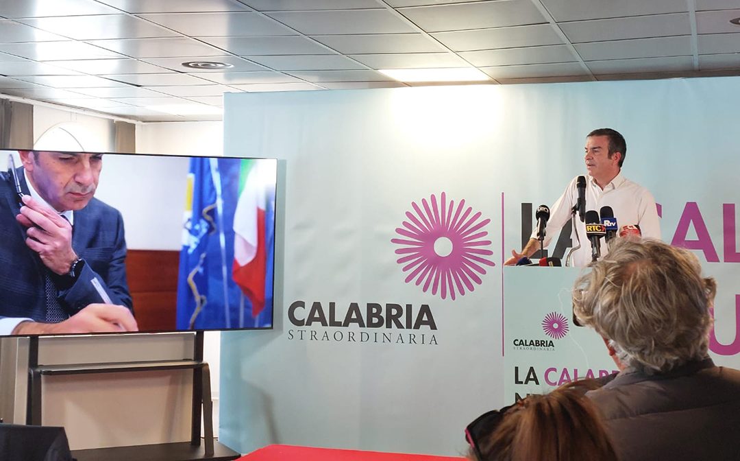 Roberto Occhiuto, presidente della Regione Calabria in conferenza stampa a Lamezia