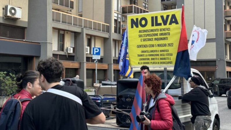 Ex Ilva, corteo in piazza: "Salvate Taranto non la fabbrica"
