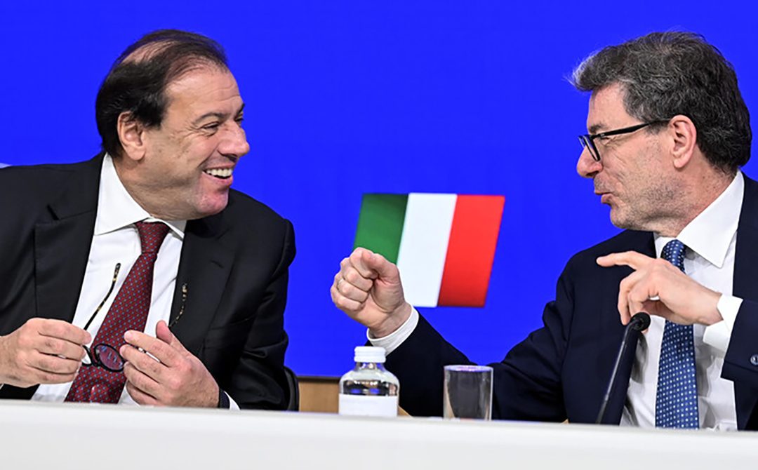 Il ministro dell'Economia, Giancarlo Giorgetti (a destra), col vice ministro Maurizio Leo