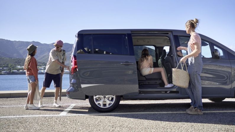 Nissan Townstar anche in versione Evalia per trasporto persone