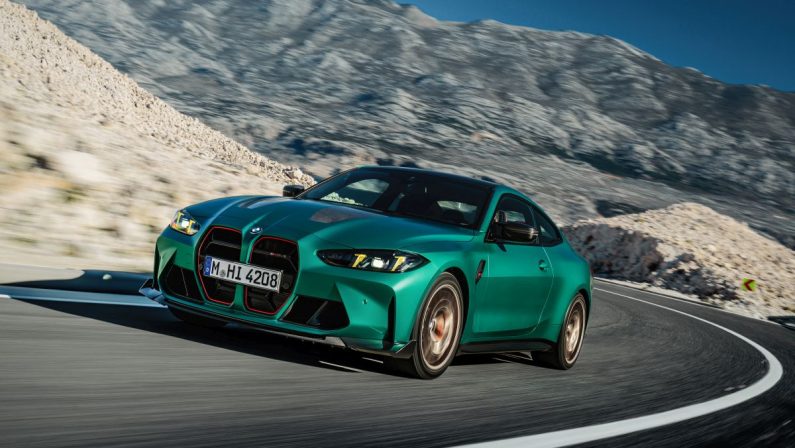 Nuova BMW M4 CS, a proprio agio sia su strada che in pista
