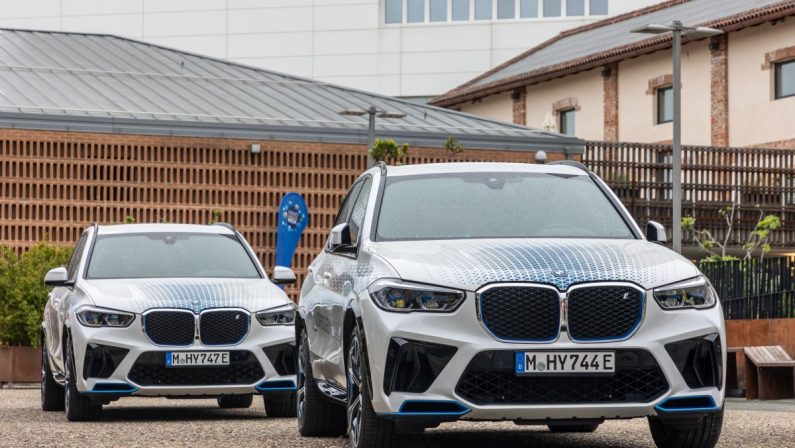 La BMW iX5 Hydrogen alla Mind Innovation Week 2024