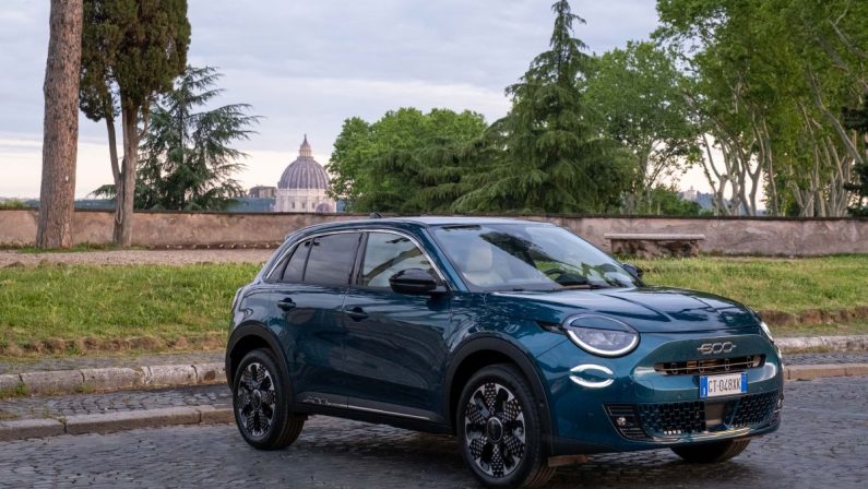 Flotta elettrificata Fiat a incontro mondiale sulla Fraternità Umana