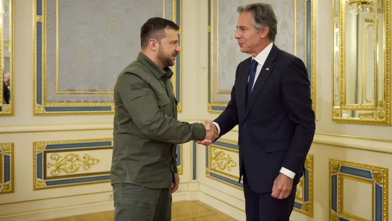 Blinken “Sono tornato a Kiev per dimostrare il nostro incrollabile sostegno”