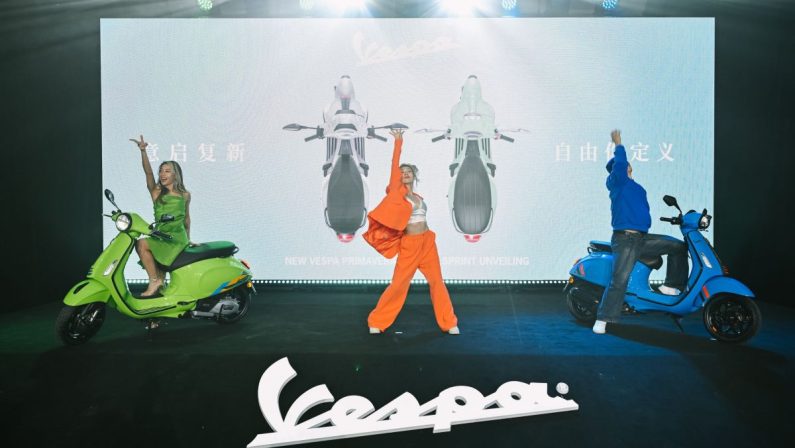 Svelate a Shanghai le nuove Vespa Primavera e Sprint