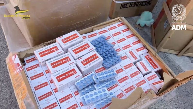 Sequestro record di medicinali privi di autorizzazioni sanitarie