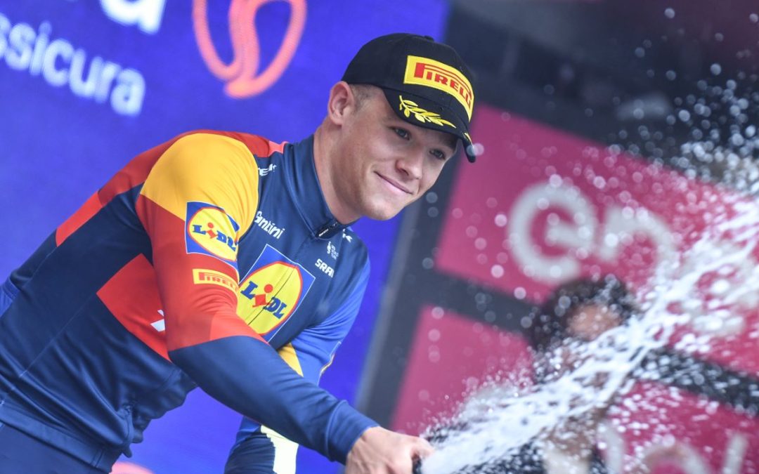 Doppietta di Milan al Giro, Pogacar resta maglia rosa