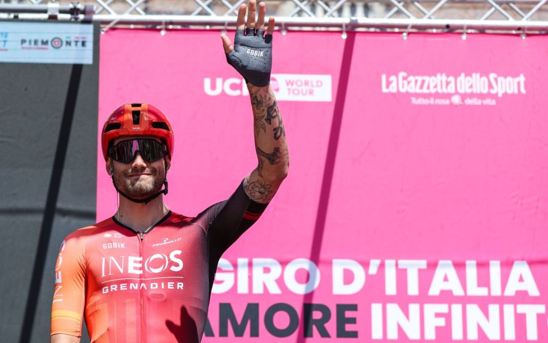 Ganna vince la crono a Desenzano, Pogacar resta in maglia rosa