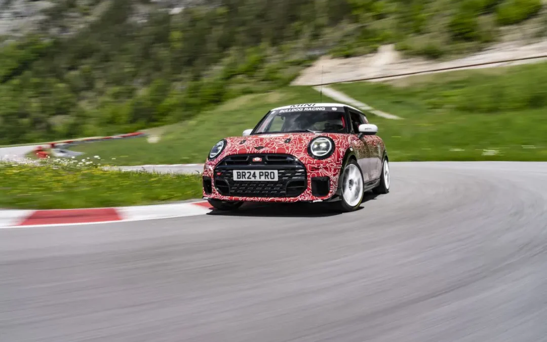 La nuova Mini John Cooper Works debutterà alla 24 Ore del Nurburgring
