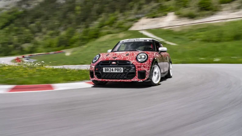 La nuova Mini John Cooper Works debutterà alla 24 Ore del Nurburgring