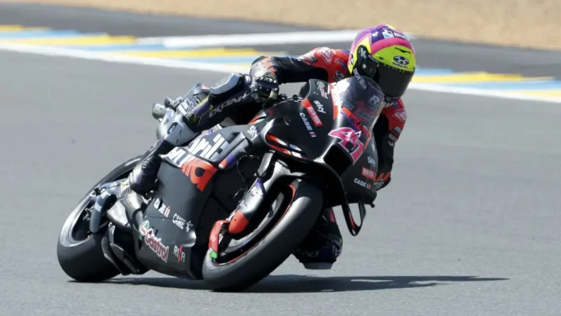 Espargarò vince la sprint in Catalunya, caduta e rimpianti Bagnaia
